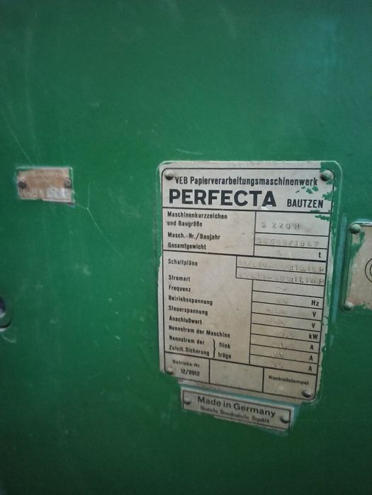 Гилотина за фурнир и хартия