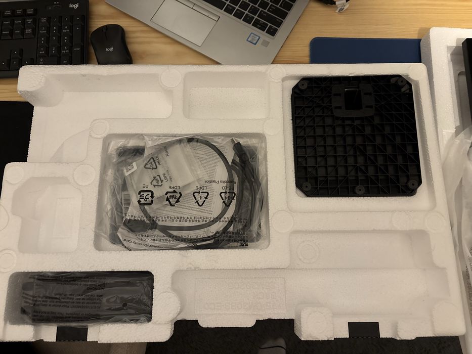 Vand monitor Gigabyte