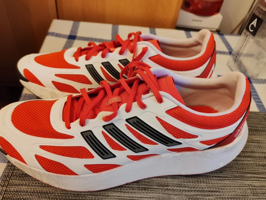 Vind Adidași mărimea 48
