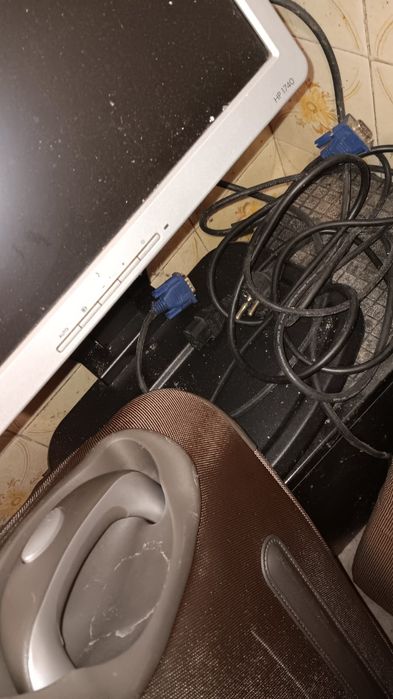 Продавам монитор НР 1740