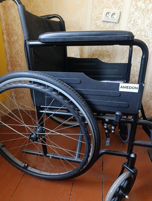 Коляска инвалидная и ходунки