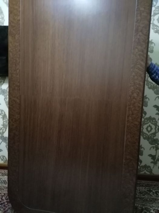 Продаётся практически новый стол!
