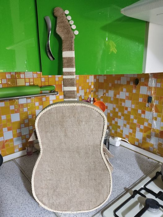 Гитара- картина из джута