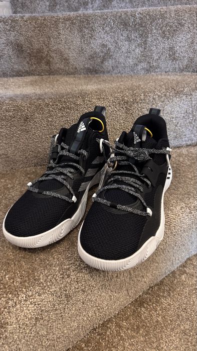 Кроссовки adidas