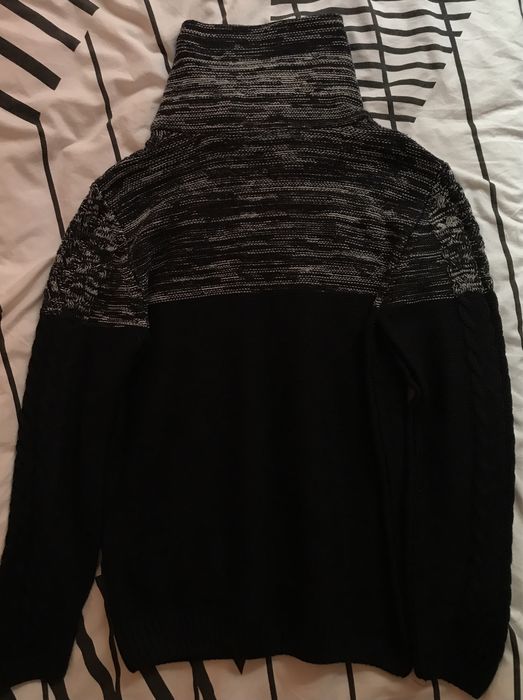 Мъжки вълнен пуловер с висока яка