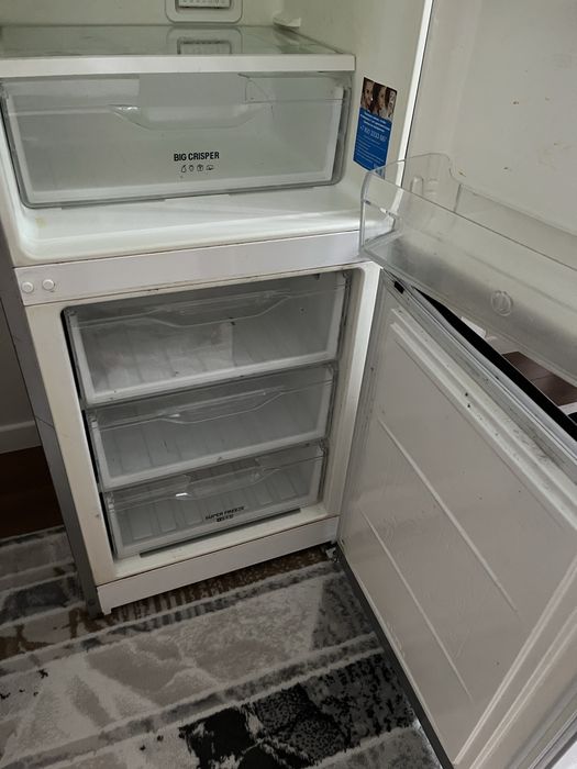 Продам холодильник Indesit