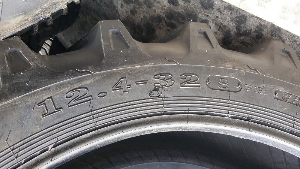 Cauciucuri noi 12.4-32 cu 8 pliuri marca OZKA garantie 2 ani si tva