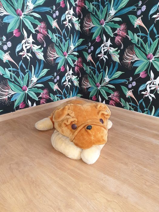 Jucarii plus mari si patut de lemn cu gratii pe fata