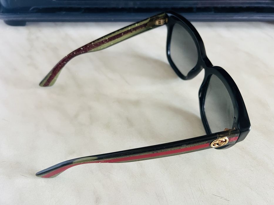 слънчеви очила Gucci с черна рамка