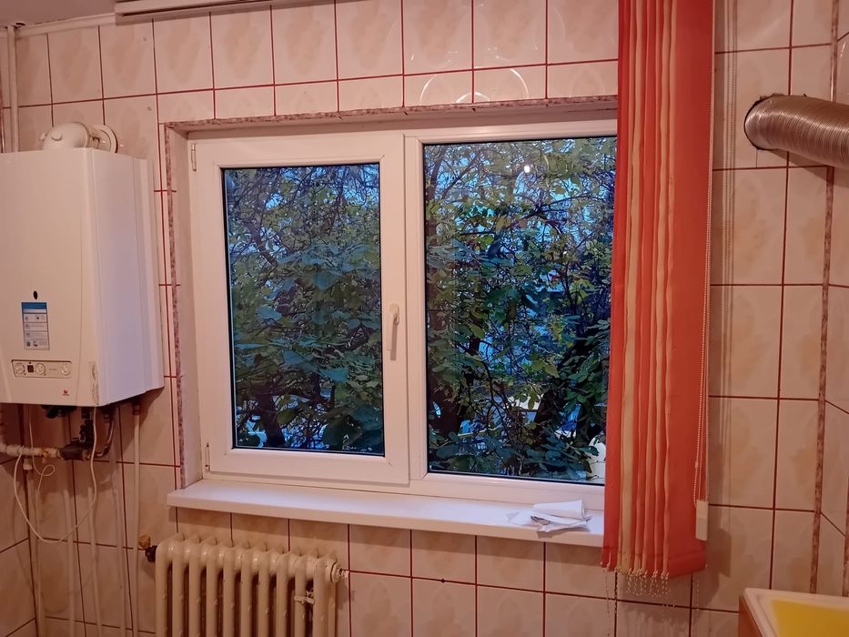 Închiriez apartament-1200lei