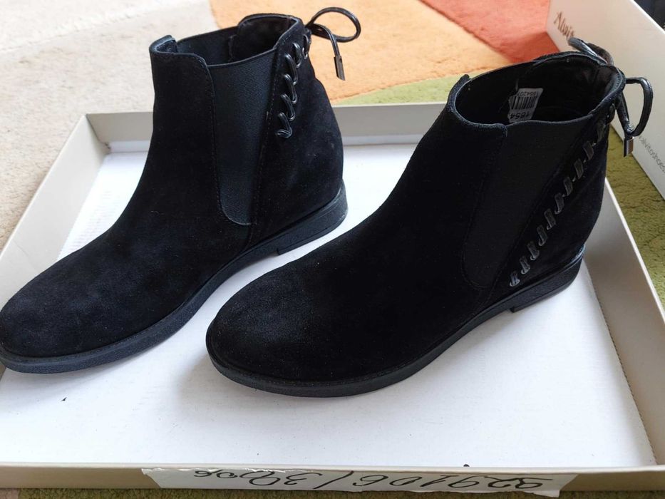 Дамски велурени боти