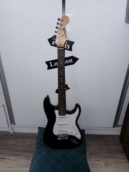 Електрическа китара Stratocaster + Усилвател SX + Струни D'Addario