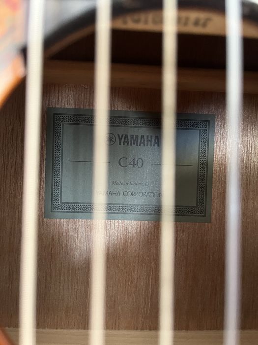 Гитара Yamaha C40 в хорошем состоянии