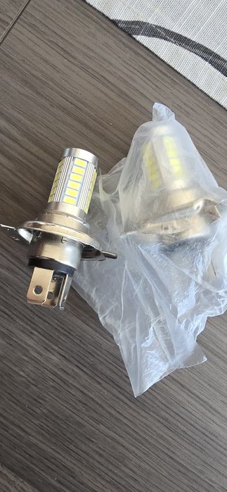 Автомобилни LED диодни крушки Н4