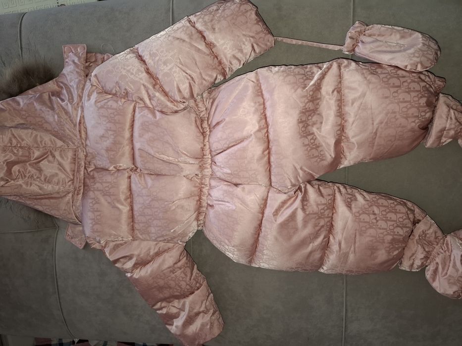 Продам зимний комбинезон на девочку