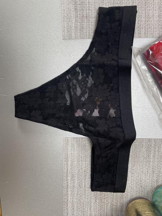 Chiloti Victoria’s Secret si Pink