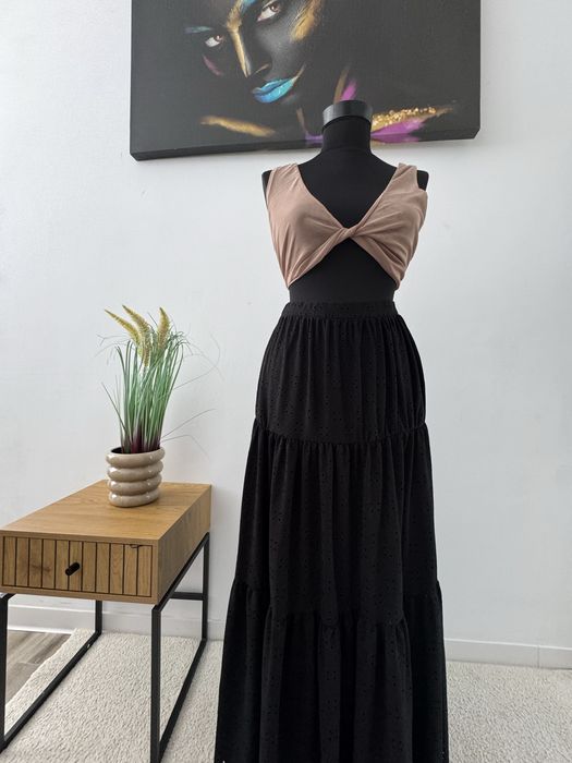 Fusta Boohoo, noua cu eticheta