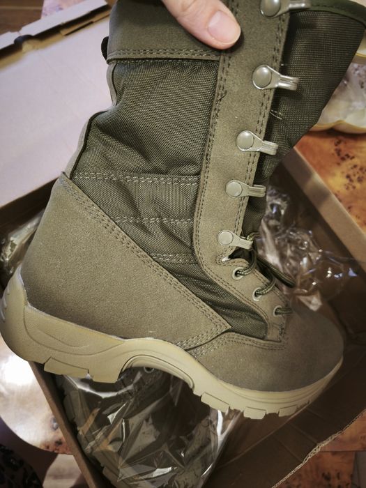 Продам берцы новые