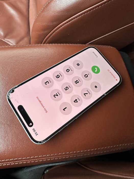 IPhone 15 заключен с iCloud за части ,