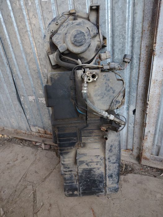 Стекло заднее на Делика булка