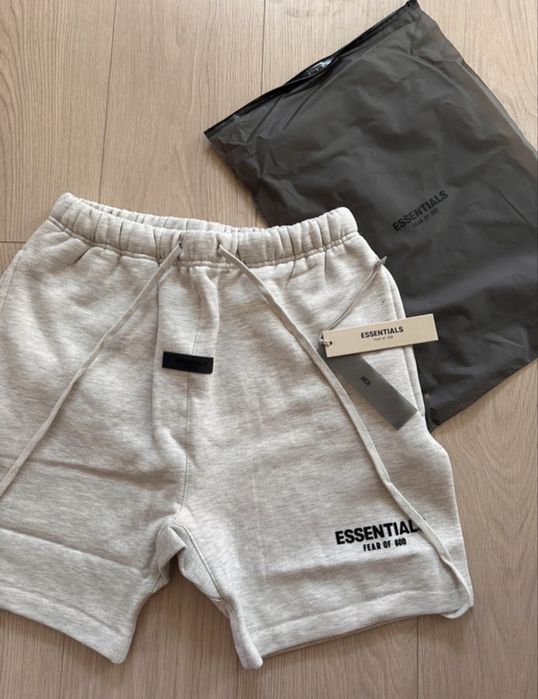 Pantaloni scurti Essentials-Disponibile in toate marimile