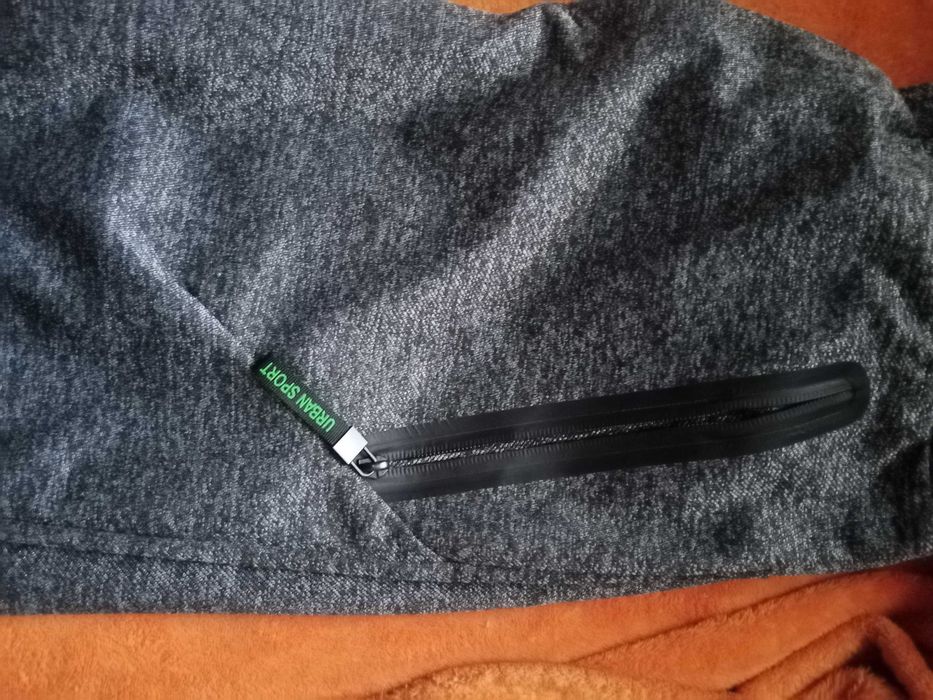 Две спортни долнища  ,размер С-M плюс подарък