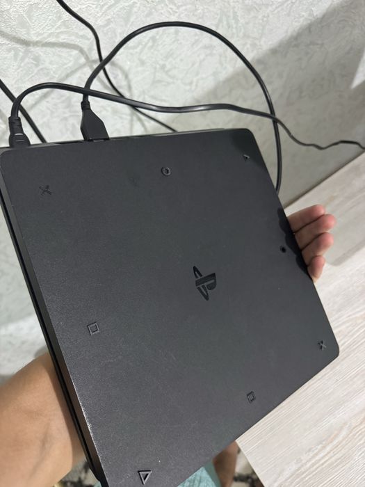 PlayStation 4 slim идеалл