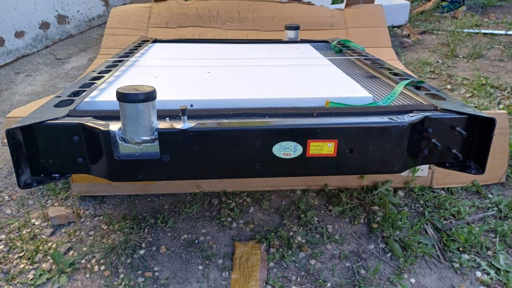 Продам радиатор охлаждения HOWO новый