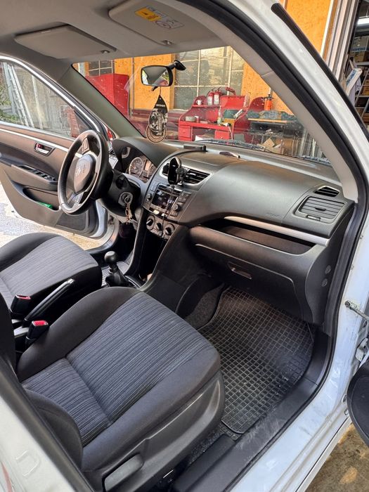 Vând Suzuki Swift, 4×4, benzină, 2016, capacitate cilindrică  1242, serie motor 2071043, km 62 400, reali, euro 6.