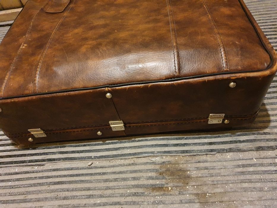 Кожен куфар и кожена чанта комплект