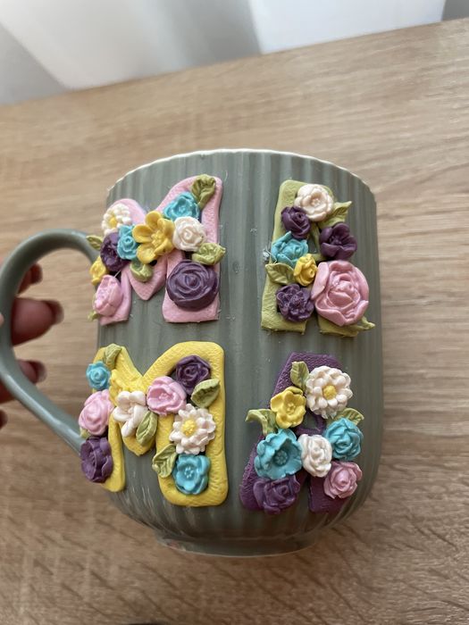 Чаши с ръчно изработена декорация от полимерна глина