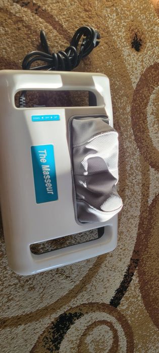 Aparat pentru masaj cervical cu doua sensuri de miscare