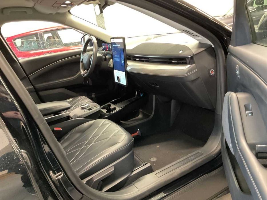Ford Mustang Mach-E electric drive 198kW 269ks 76kwh