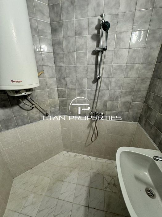 Дава се под наем Тристаен апартамент в Бургас, Център - 98 кв.м за 433.5 € - Снимка #12