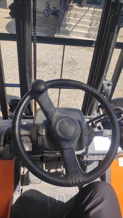 Вилочный погрузчик кара Тойота