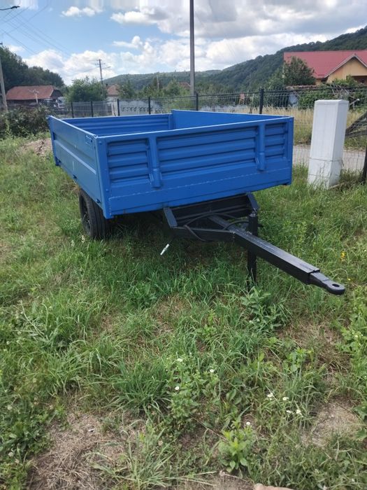 Vând remorca basculabila pt tractor