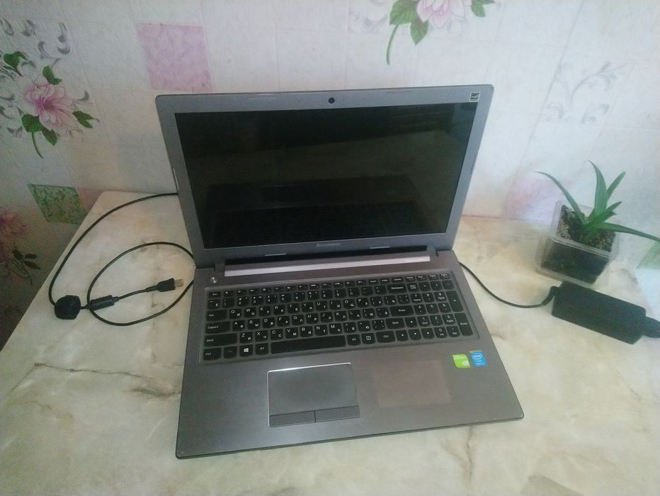 Lenovo ideapad intel Core i3 /4010U/NVidia GT720M 2Gb