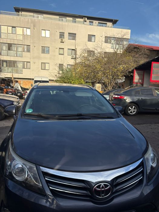 Toyota Avensis 2015