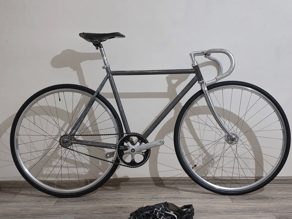 Трековый велосипед фикс