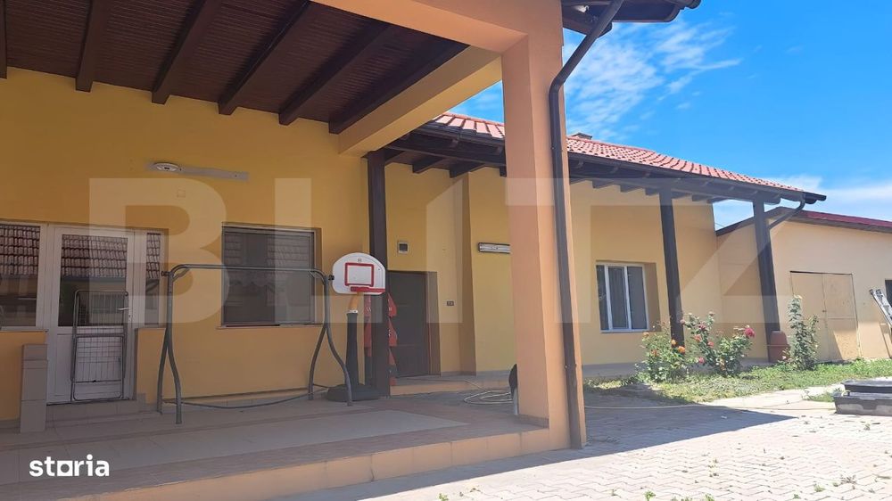 Casa 500 mp, spatiu comercial 122 mp, teren  7900mp - Botiz
