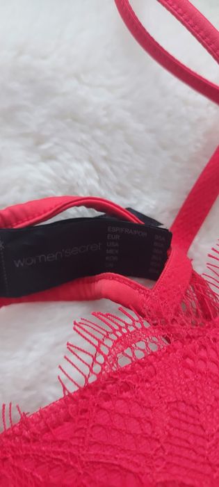 Sutien Woman' Secret rosu, marimea 80A