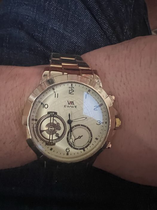 Ceas Ewwe nou cu eticheta