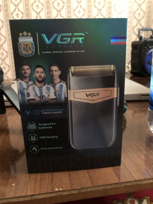 VGR V-331 электробритва