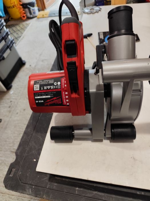 Намалена цена Фреза за канали Милуоки 1900 вата Milwaukee WCS 45 150mm