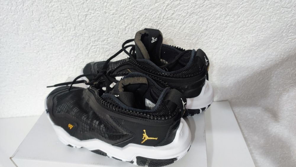 Оригинални маратонки jordan why not.6