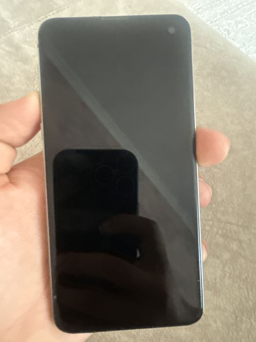Samsung S10e.