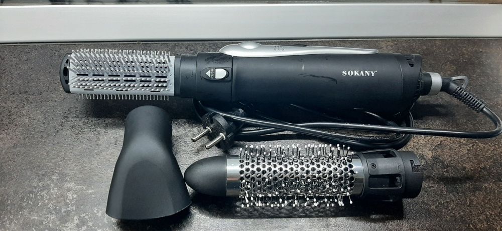 Perie da par cu aer cald