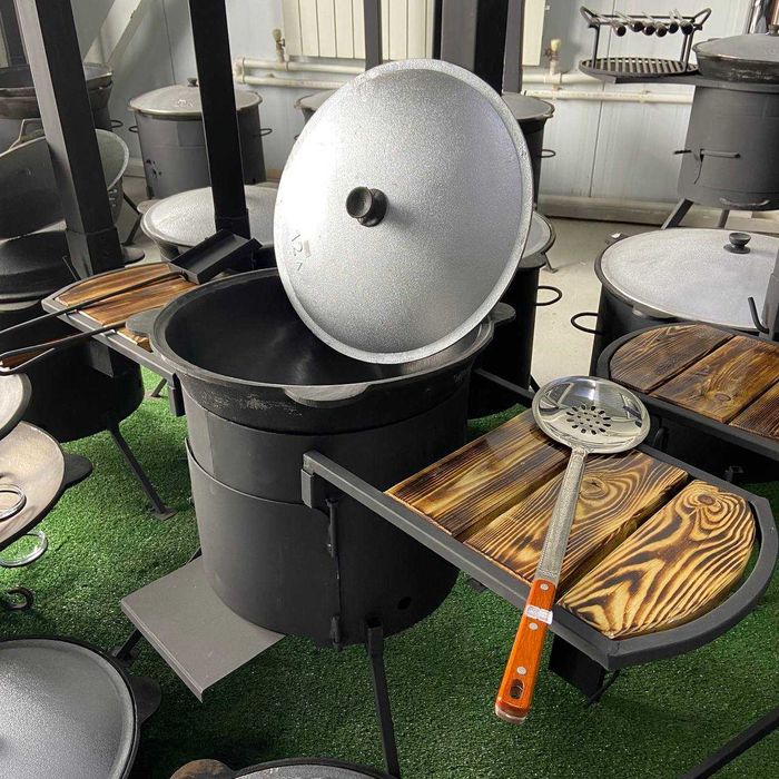 Казан и печь с подставками