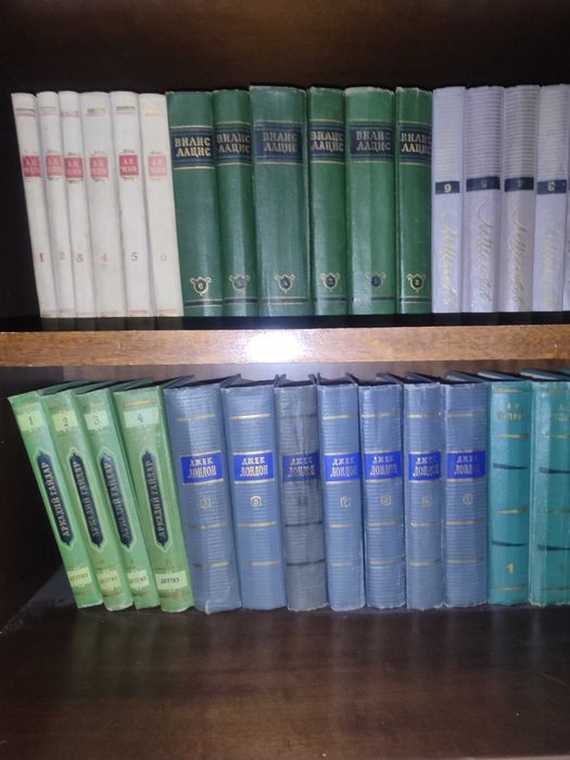Антикварные книги, сборники томов.