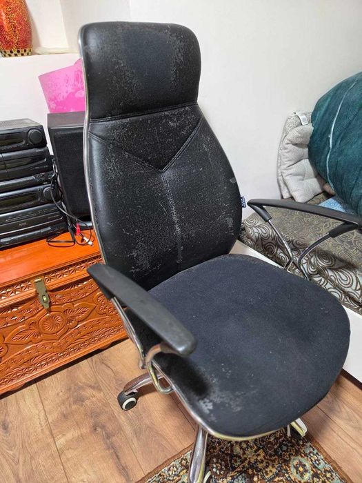 кресло офисное 2 шт, механизмы рабочие, нужно сменить обивку